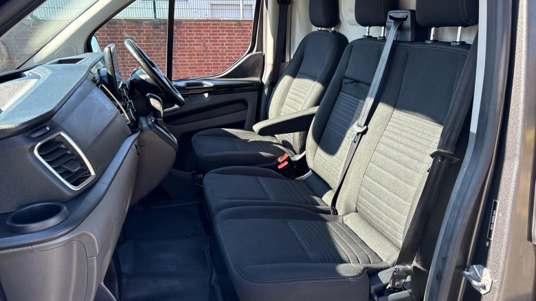 Ford Transit Custom 320 L1 Diesel Fwd 2.0 EcoBlue 170ps Low Roof Limited Van Auto